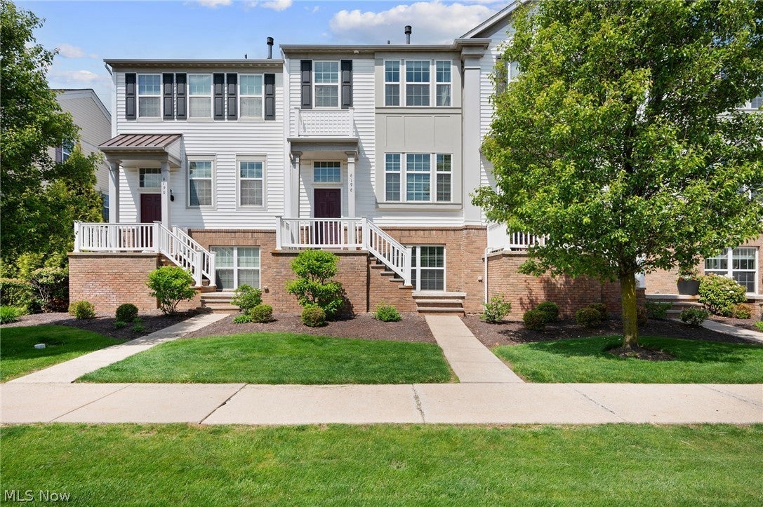 6196 N Pointe Drive — photo