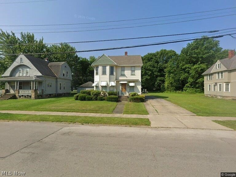 3323 Lake Avenue — photo