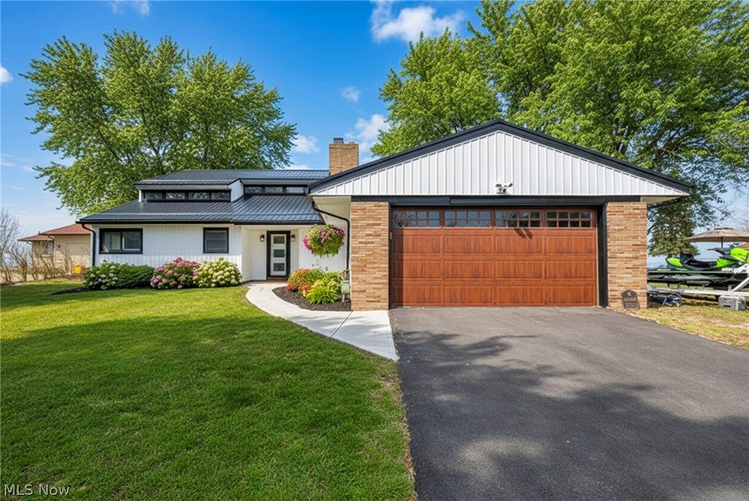 32321 Lake Shore Boulevard — photo