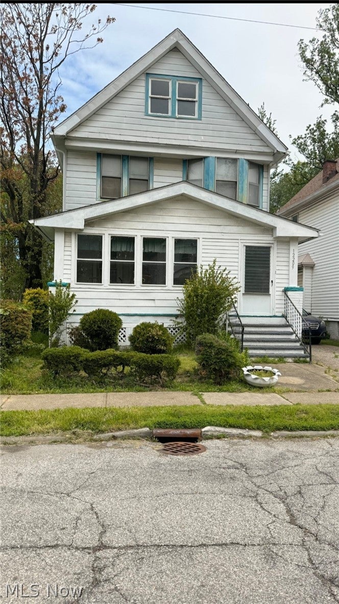12209 Iowa Avenue — photo