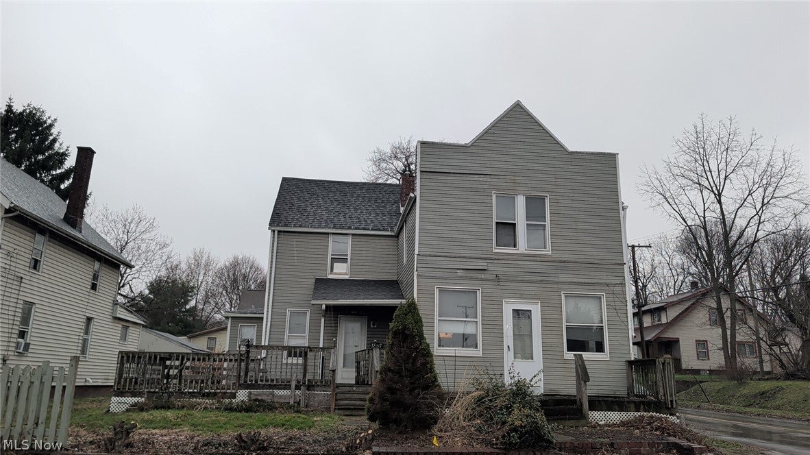 1857 Maple Avenue NE — photo