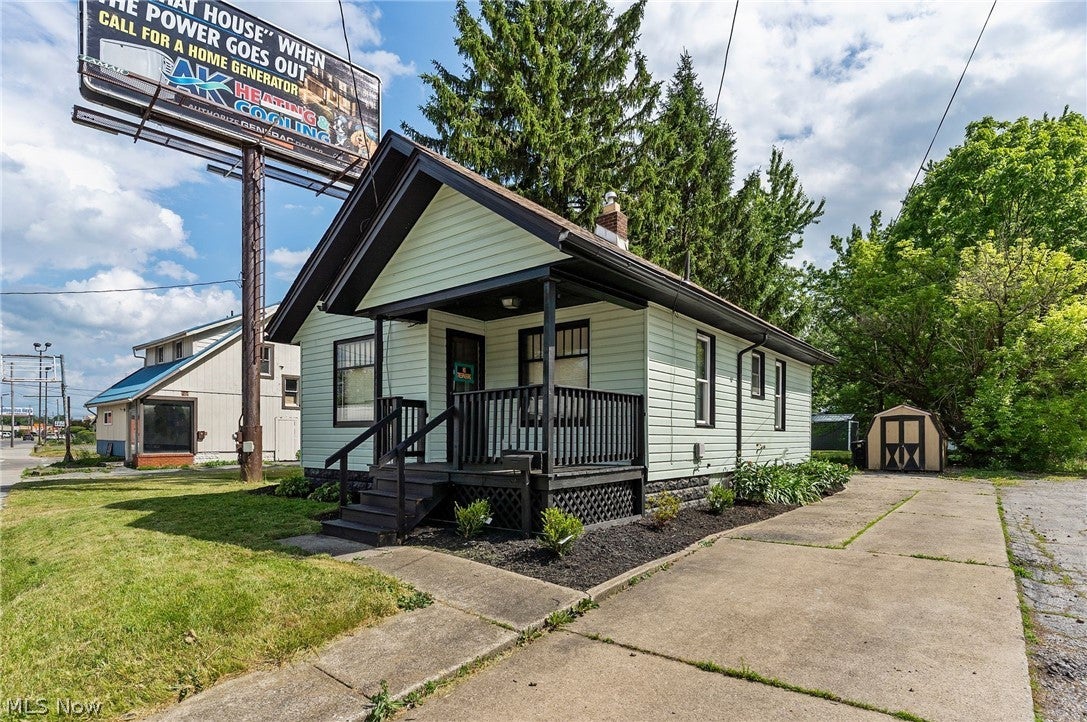 2232 Youngstown Road SE — photo