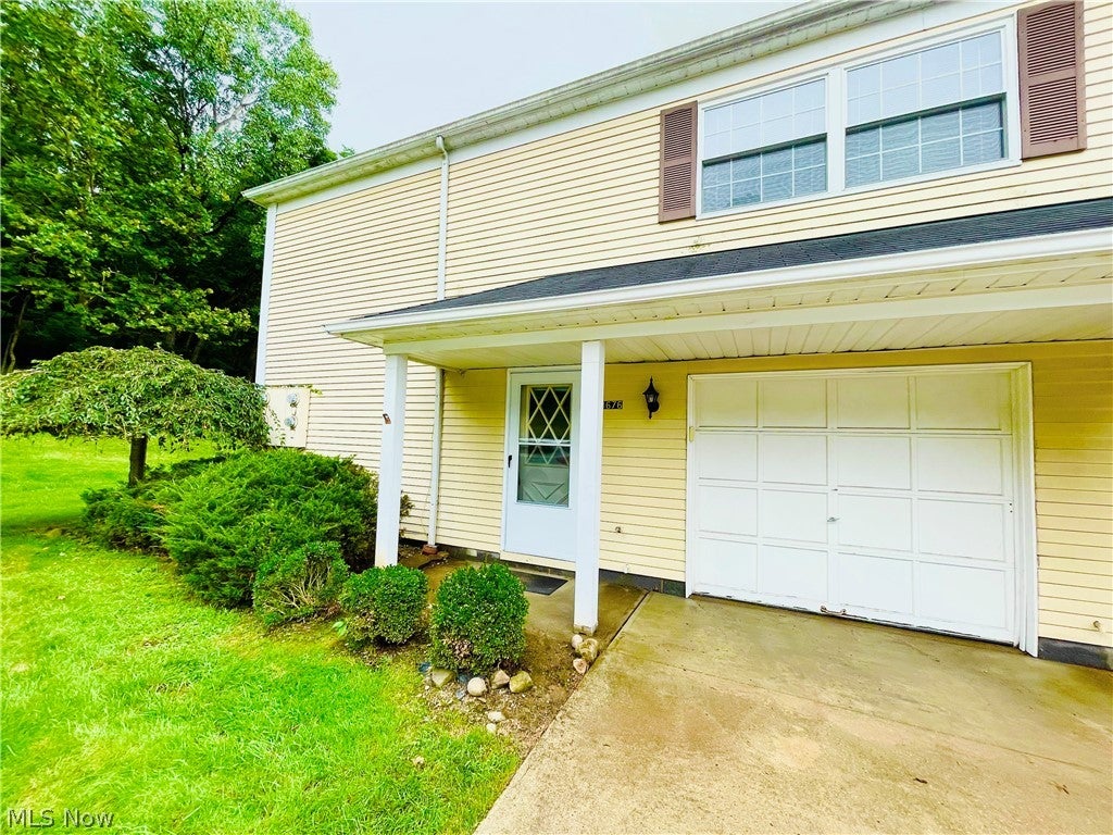 13676 Oakbrook Drive 3676 — photo