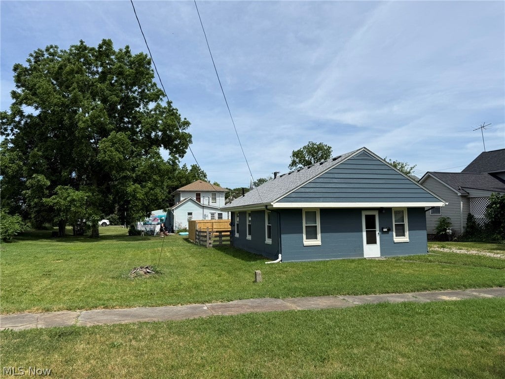 725 Perry Street — photo