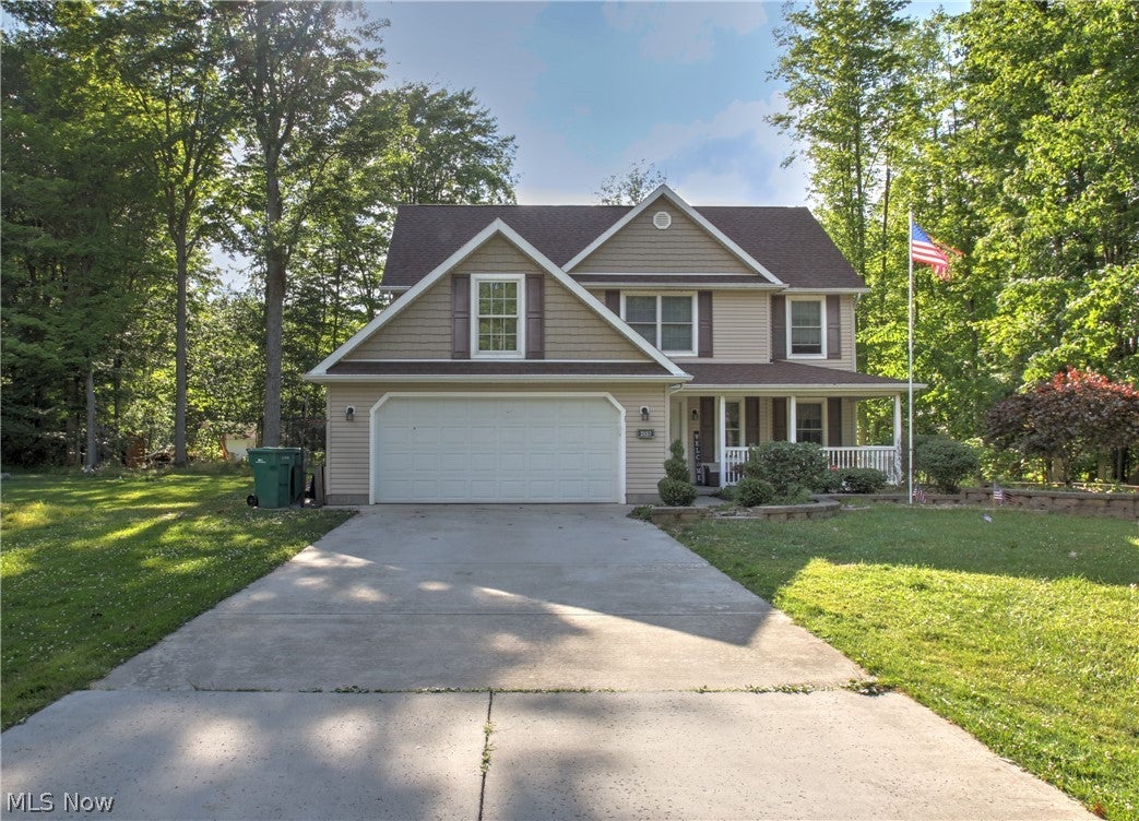2157 Flame Lake Drive — photo