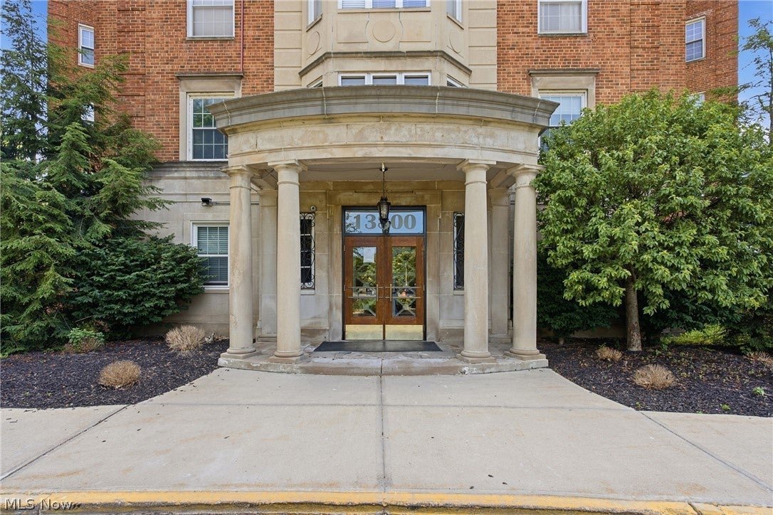 13800 Fairhill Rd 419 — photo