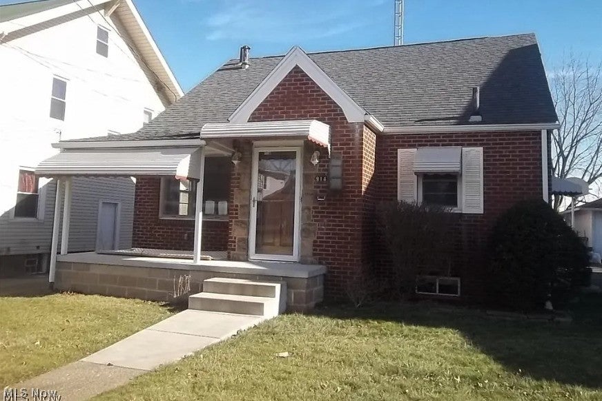 914 Clarendon Avenue NW — photo