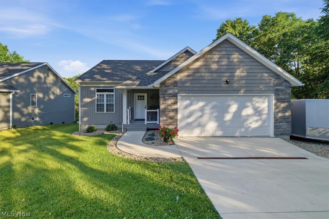682 Grand Valley Drive — photo