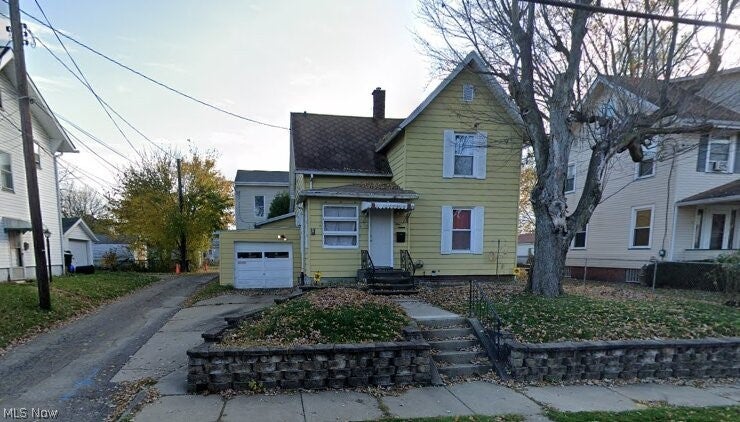 916 Darmouth Avenue SW — photo