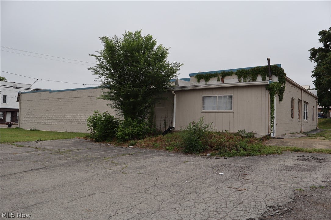 Home in Cortland, OH 44410 — photo 3