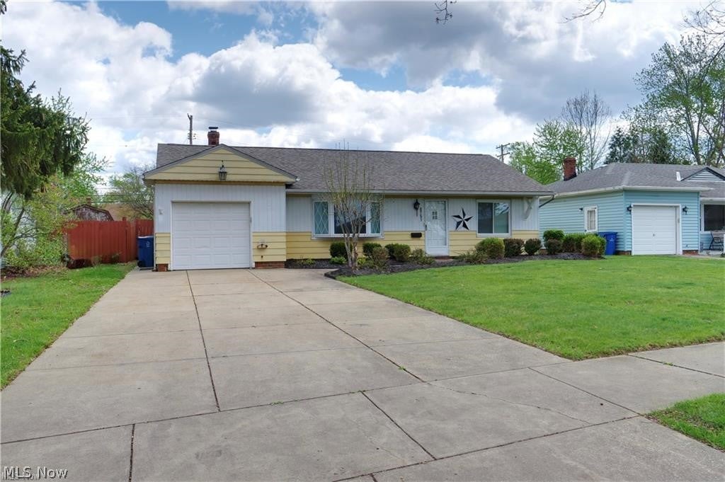 6751 Oakwood Road — photo