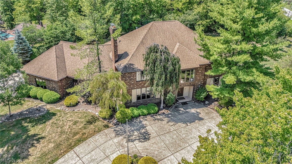 10 Woodburn Drive — photo