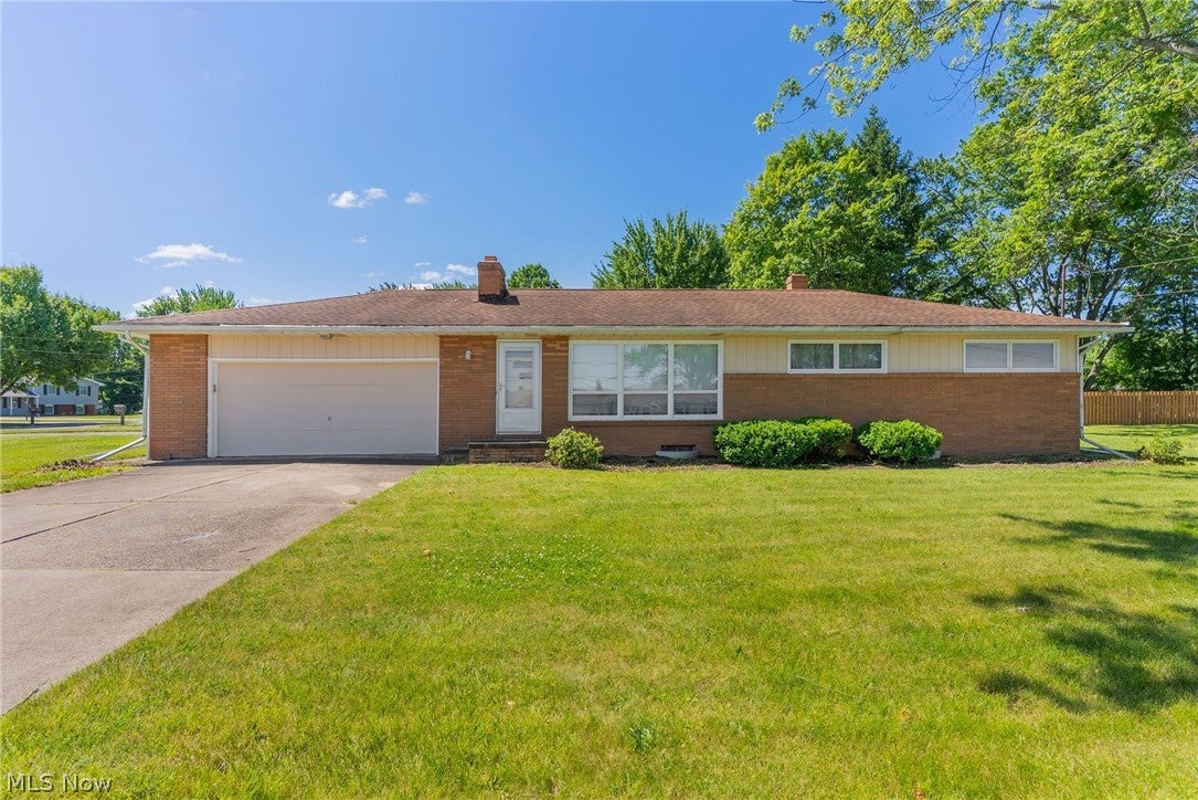 253 Earl Drive NW — photo