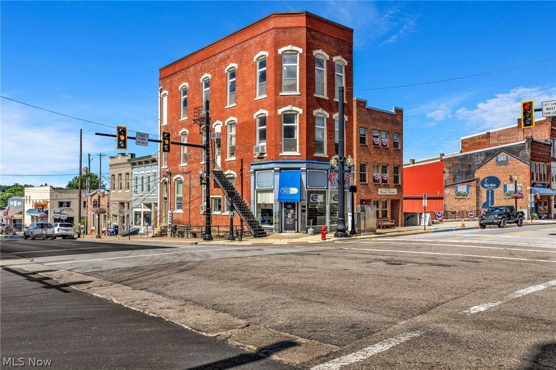 102 W Main Street — photo