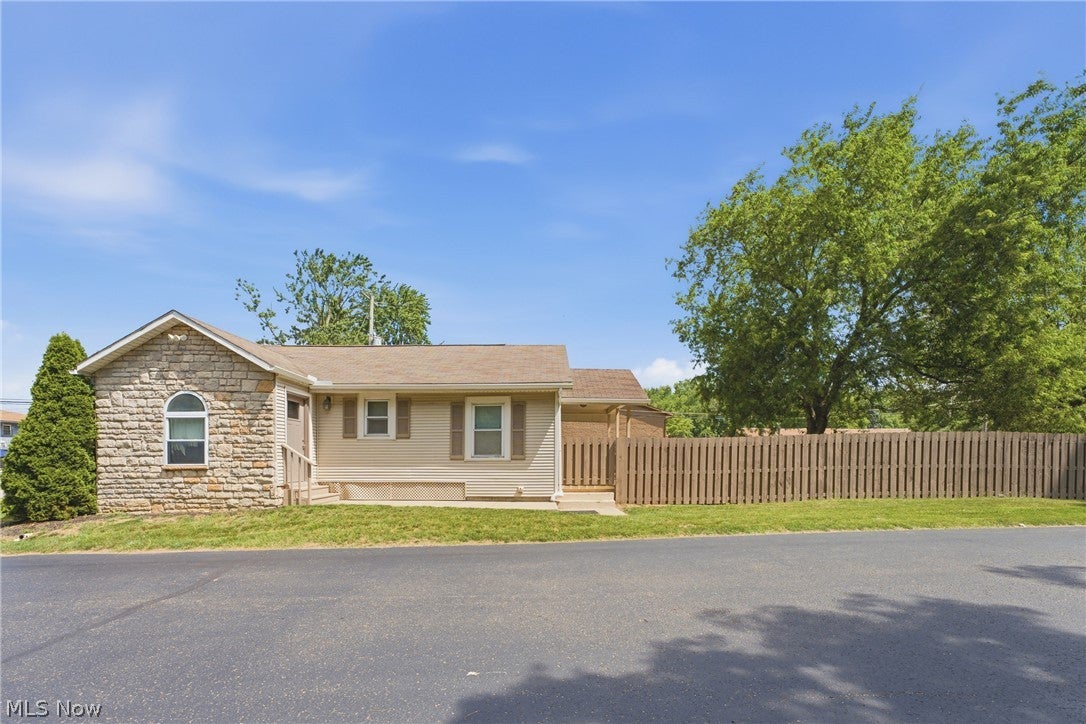 679 Saint Andrews Court — photo