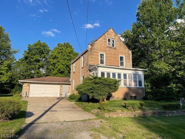 913 Kenneth Street — photo