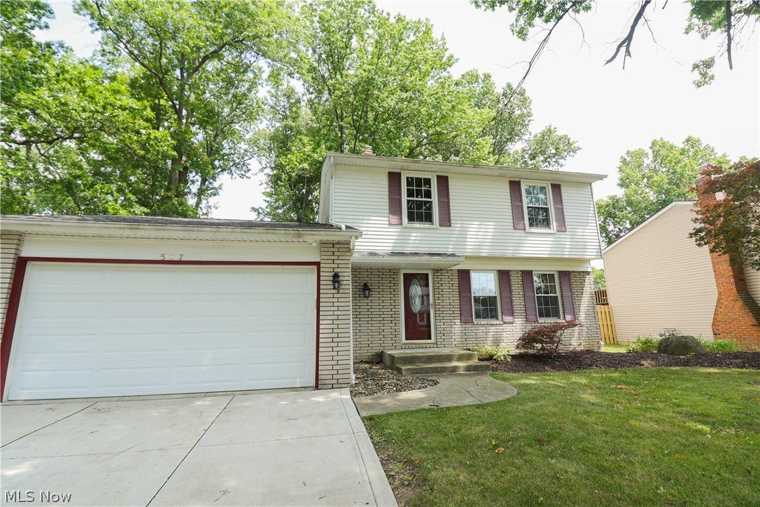 537 Howells Court — photo