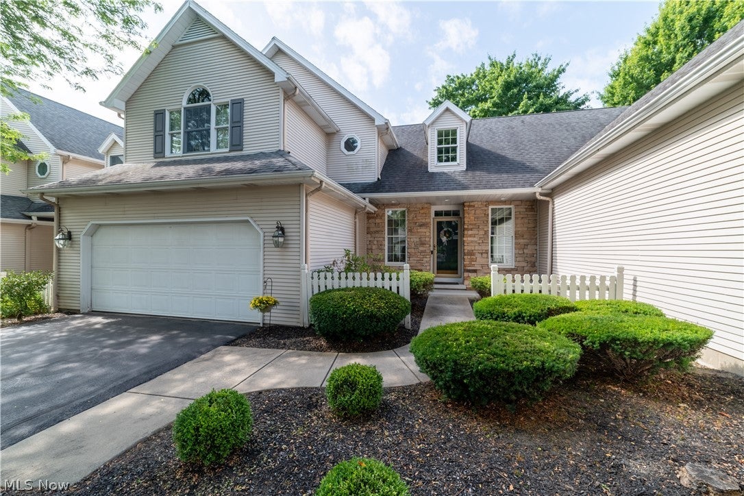 25 Fieldstone — photo
