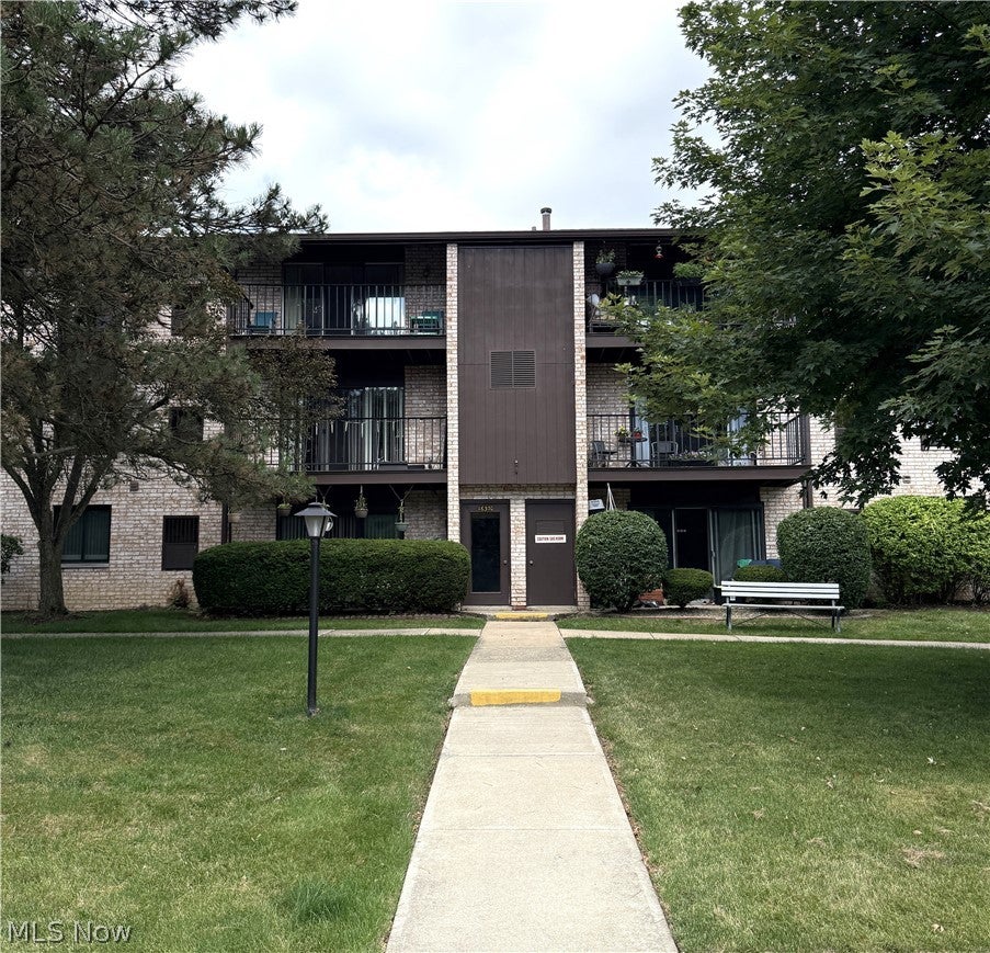 16370 Heather Lane 303 — photo