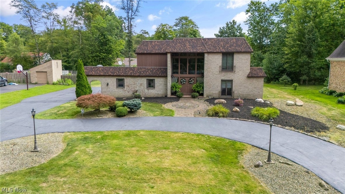 5685 Engleton Lane — photo