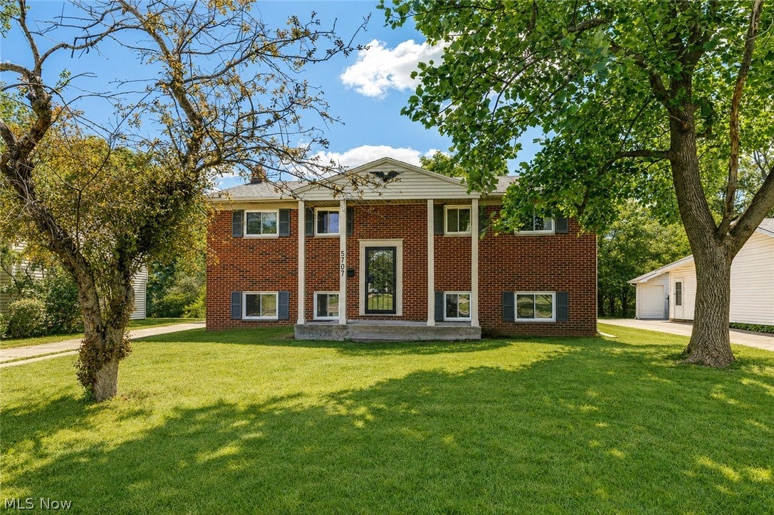5707 Vickie Lane — photo