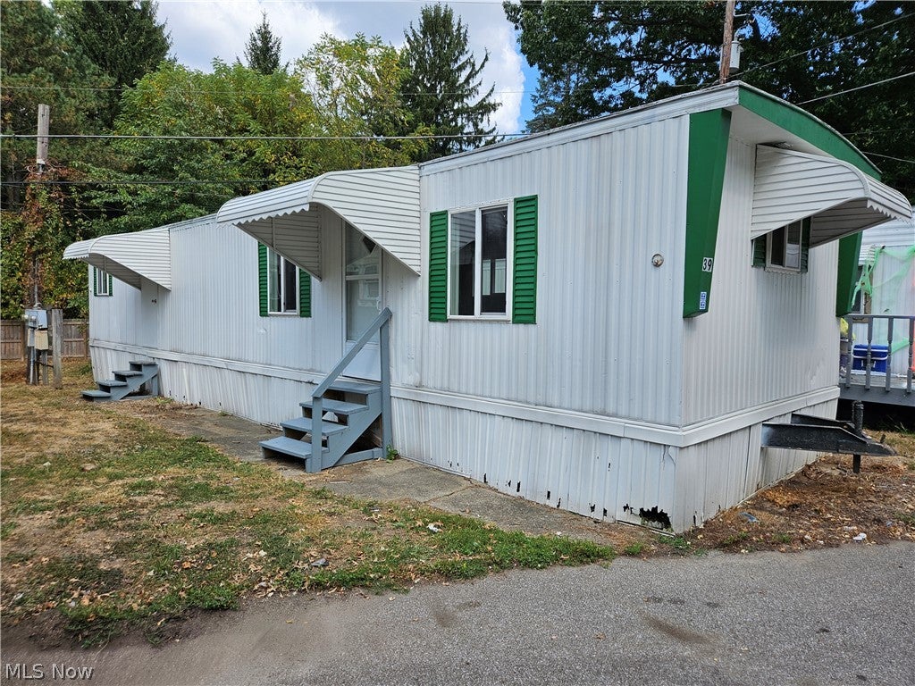 2305 E Waterloo Road — photo