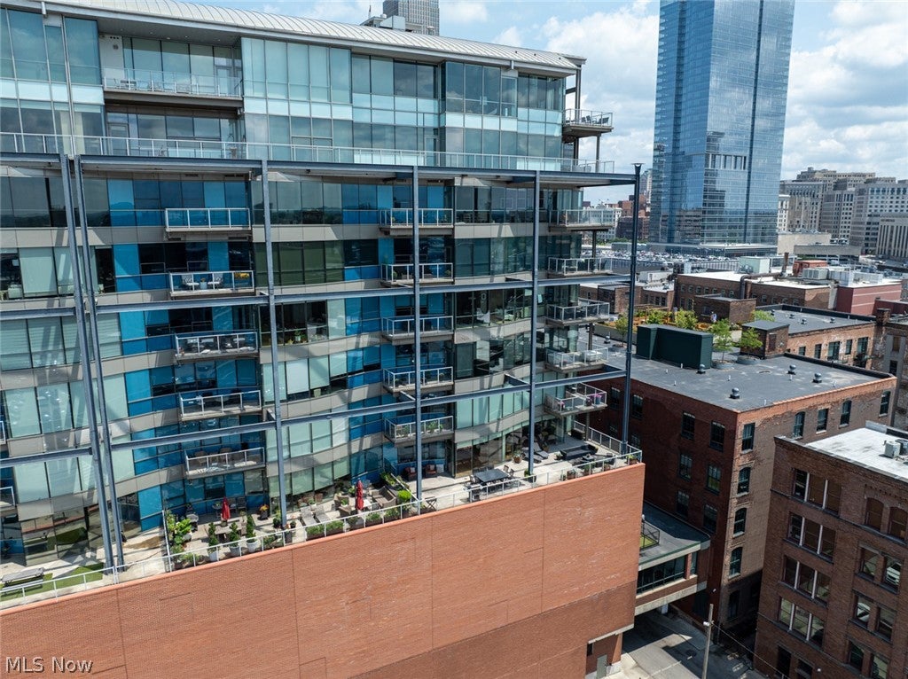 701 W Lakeside Avenue 606 — photo