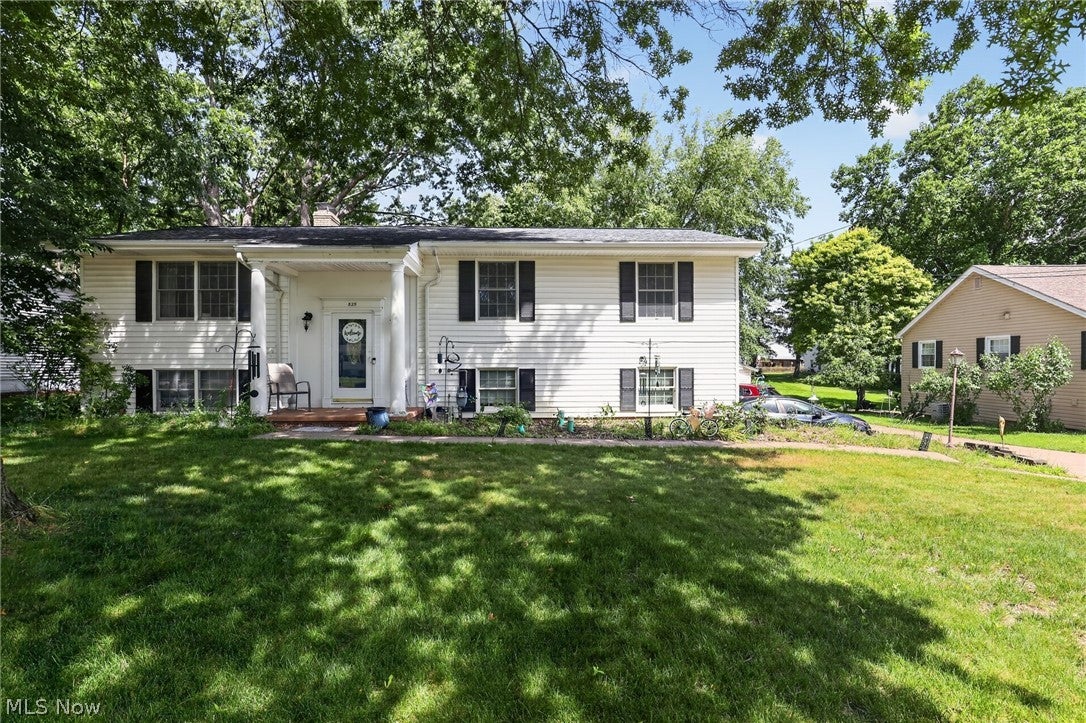 825 Damon Drive — photo