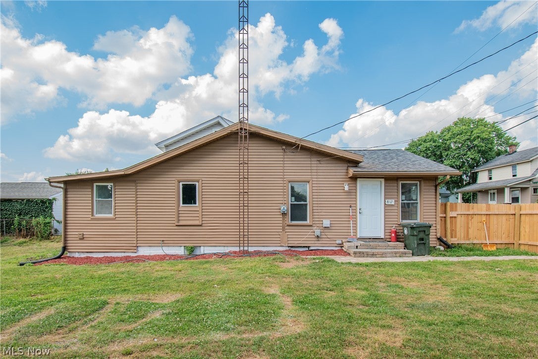 817 Halter Court NW — photo