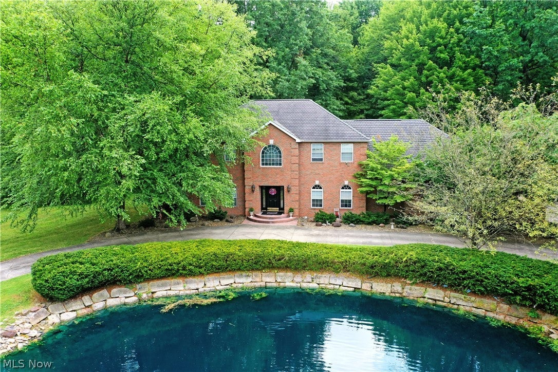 2412 East Pointe Drive SE — photo