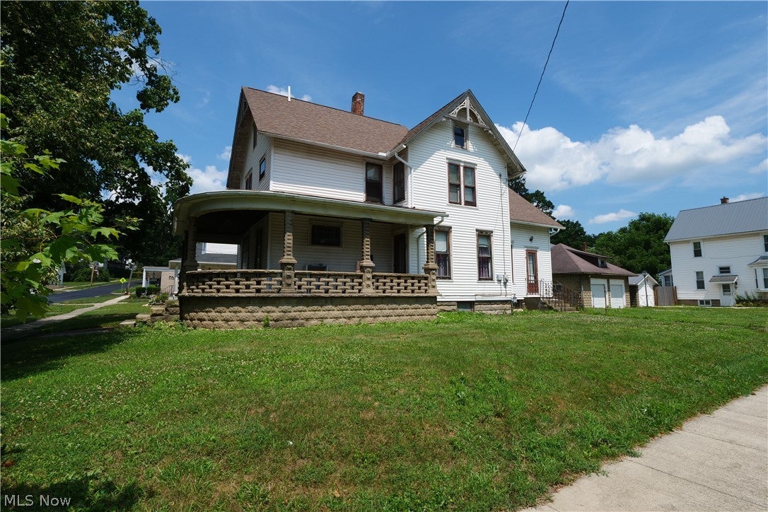202 Medina Street — photo