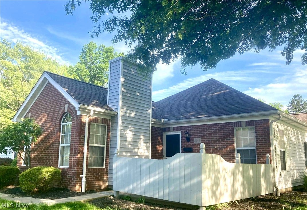 21 Stratford Green Drive 1 — photo