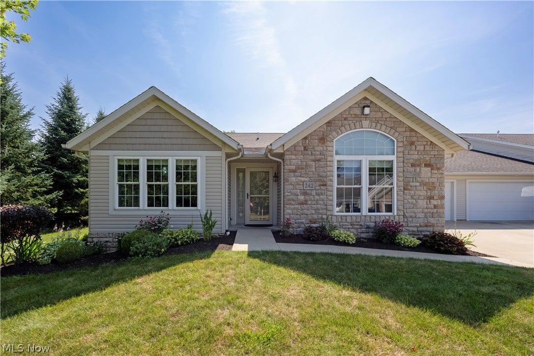 242 Woodbury Circle — photo