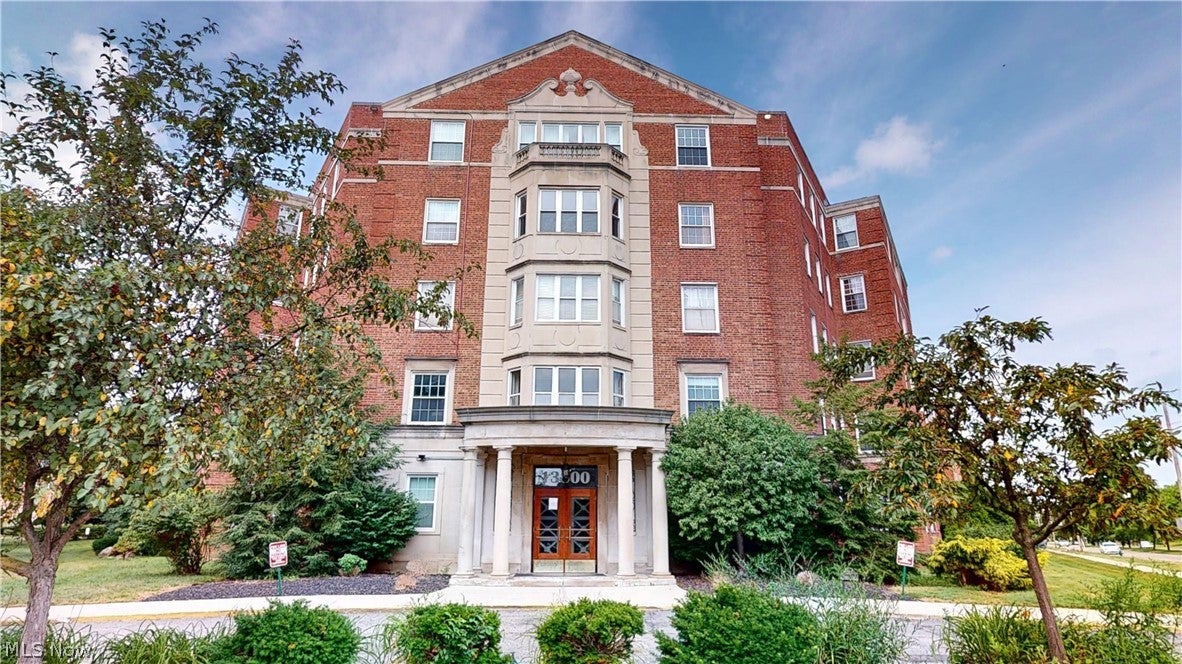 13800 Fairhill Road 111 — photo