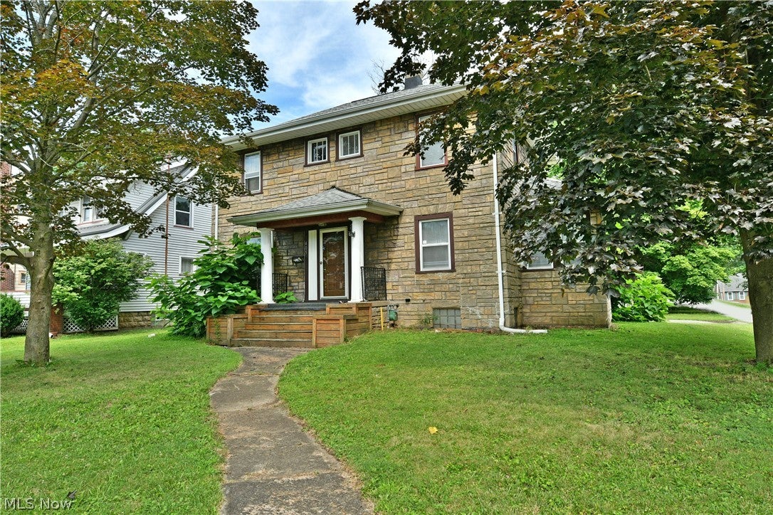 405 Oak Knoll Avenue SE — photo