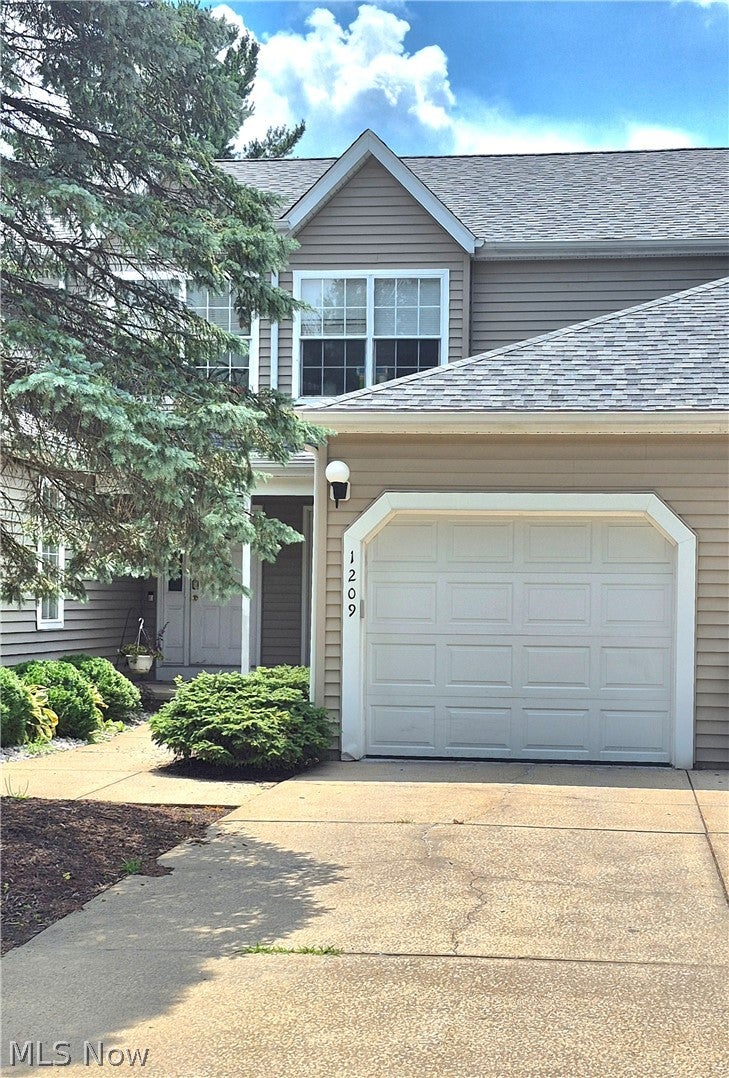 1209 Summerfield Lane NE — photo