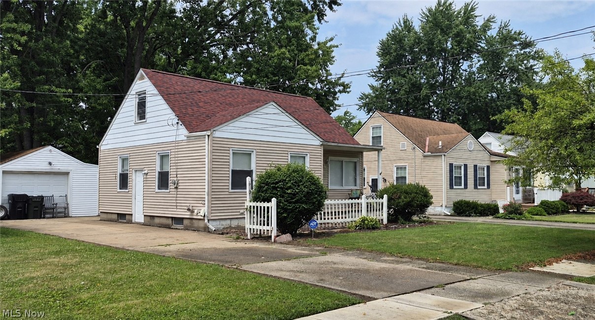 513 Henry Street, Elyria, OH 44035 — photo 2