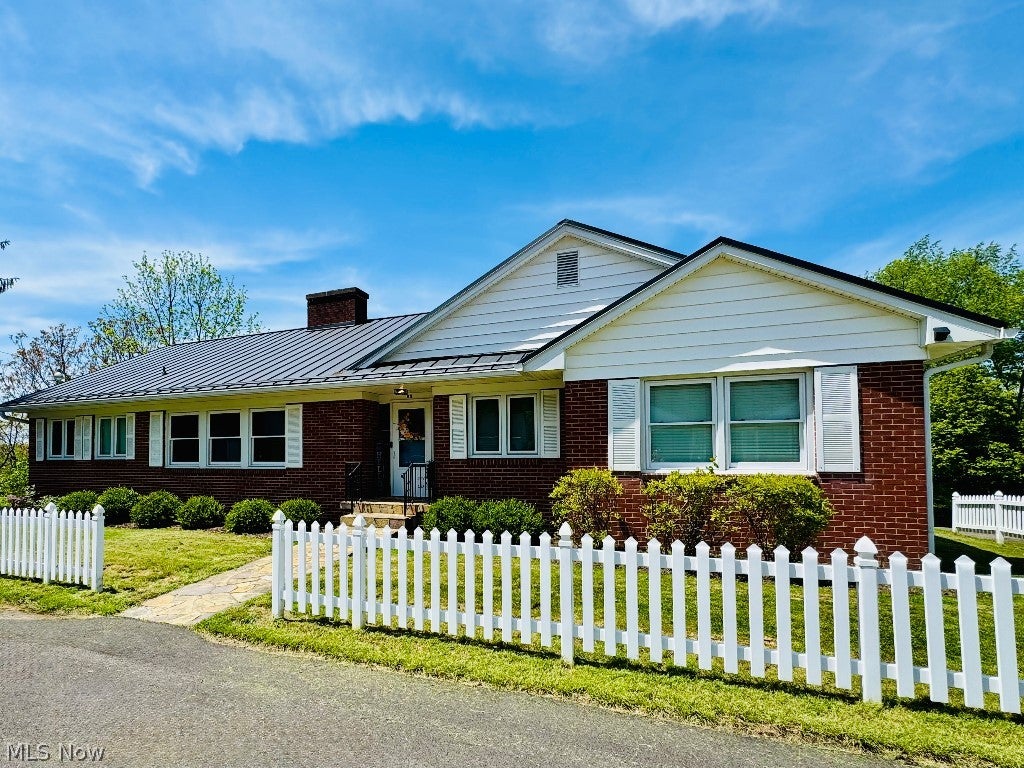 95 Sunset Drive — photo