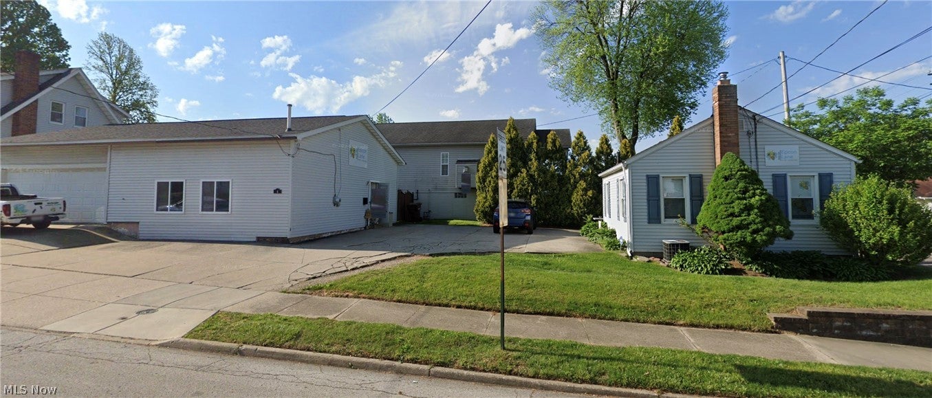 2055 S Main Street — photo