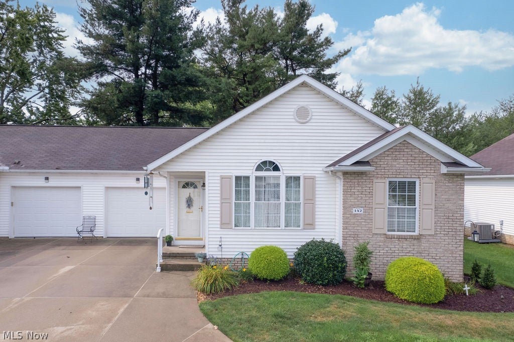 142 Carly Court — photo