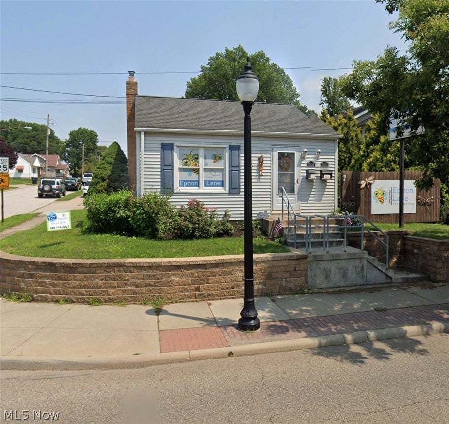2055 S Main Street — photo