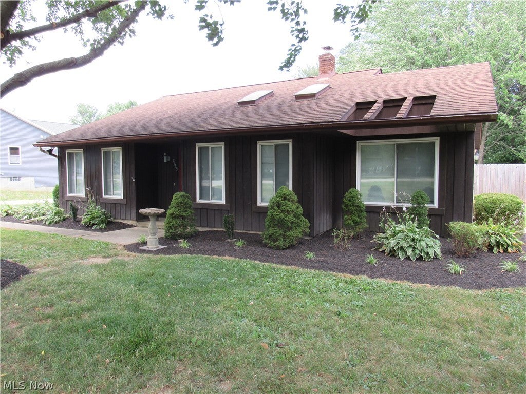7155 Auburn Road — photo