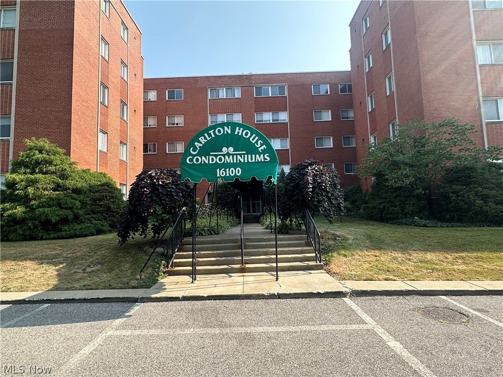 16100 Van Aken Boulevard 306 — photo