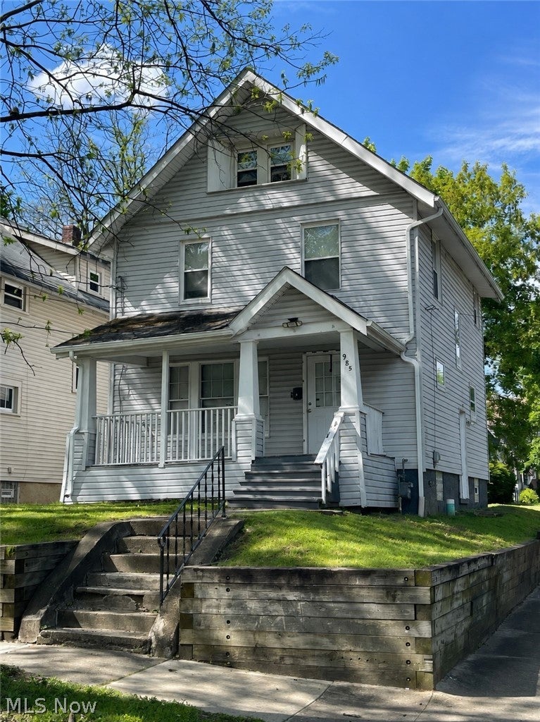 985 Bloomfield Avenue — photo