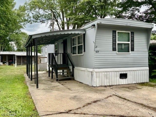 604 E Drive — photo