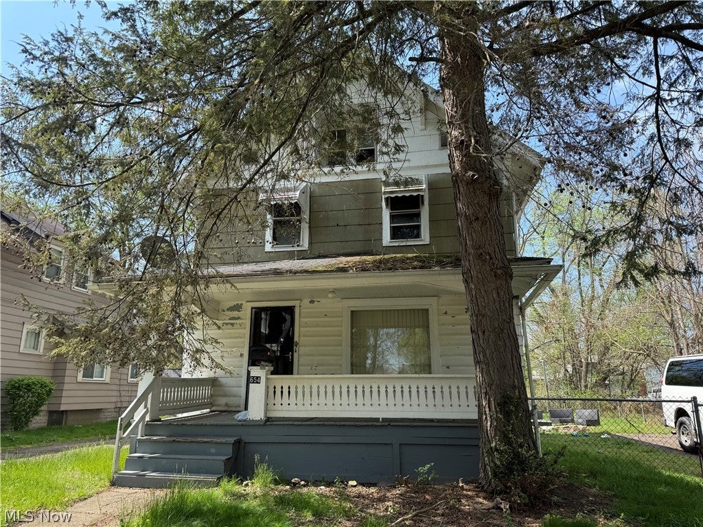 654 Carpenter Street — photo
