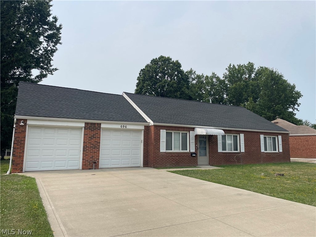 696 Walnut Drive — photo