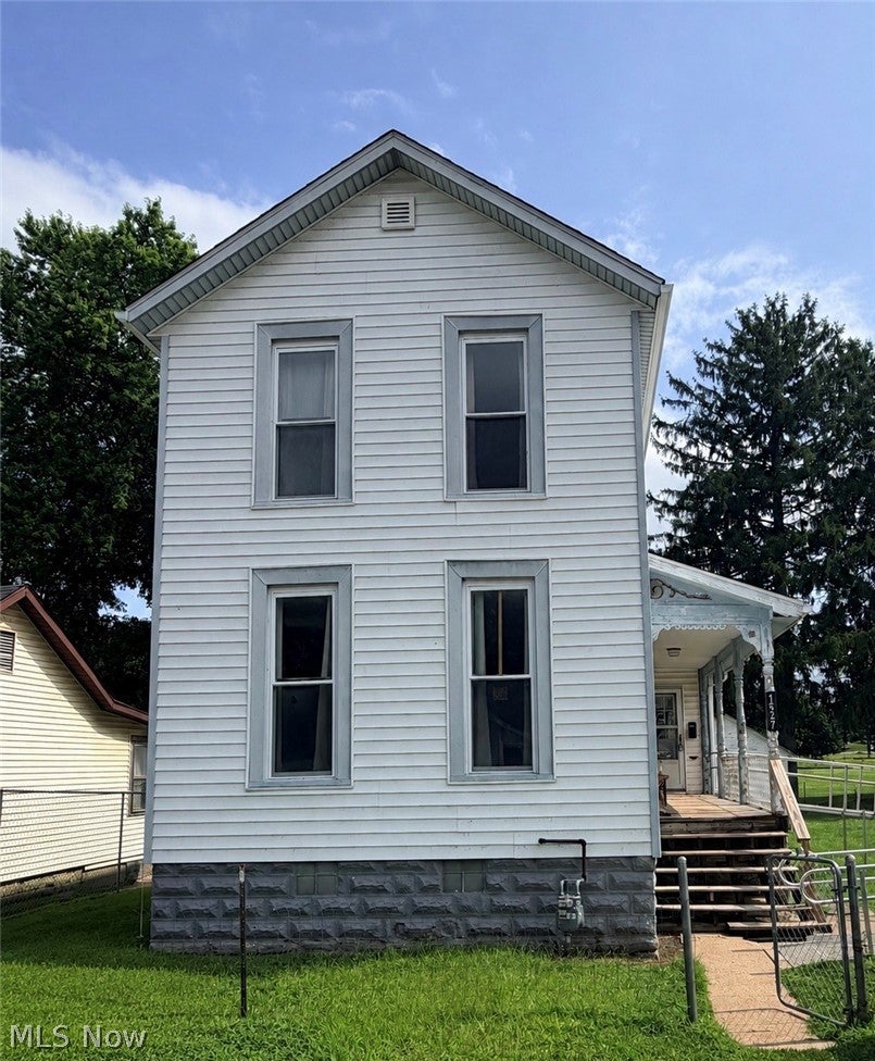 1527 Walnut Street — photo