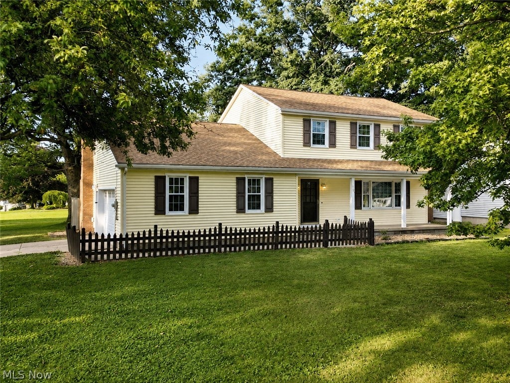 707 Oakridge Drive — photo