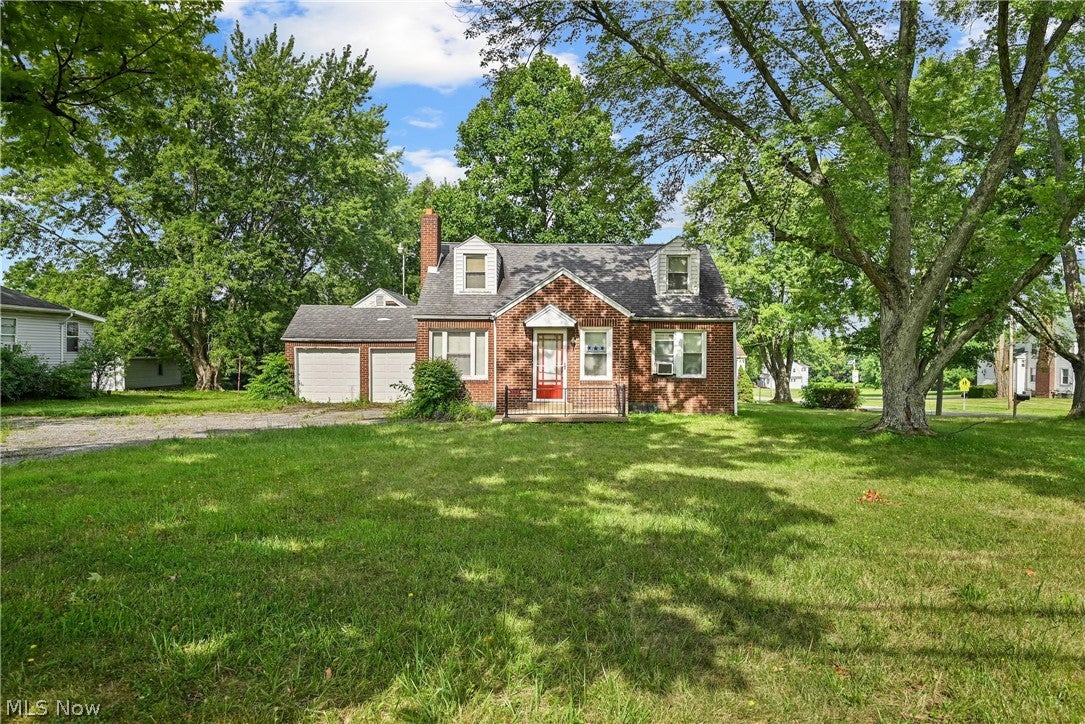 374 Niles Cortland Road SE — photo